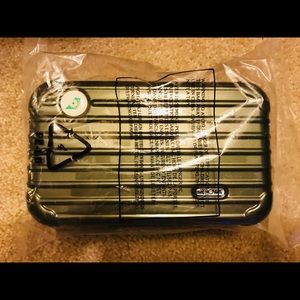 Rimowa amenity Eva air metallic olive. Sealed